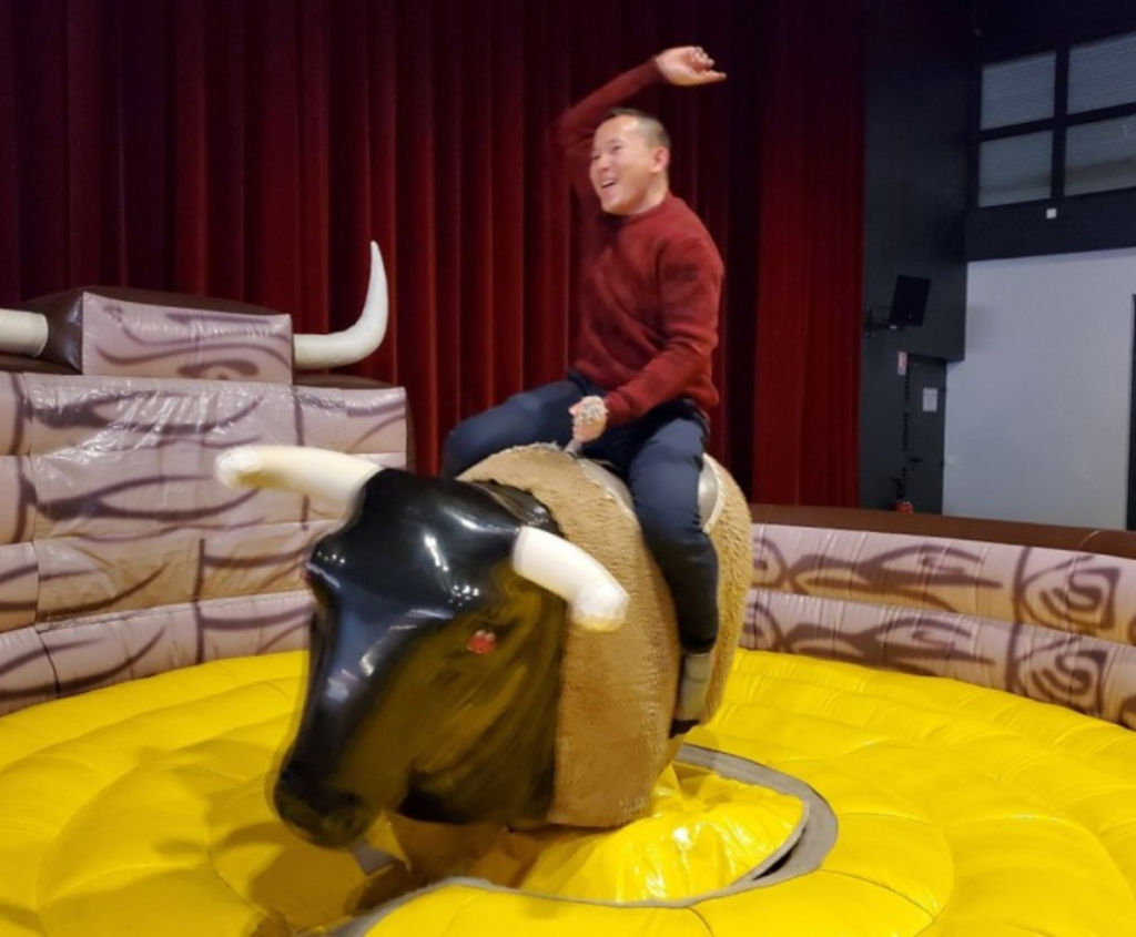 Organisation de team building à Grenoble avec rodéo en activité